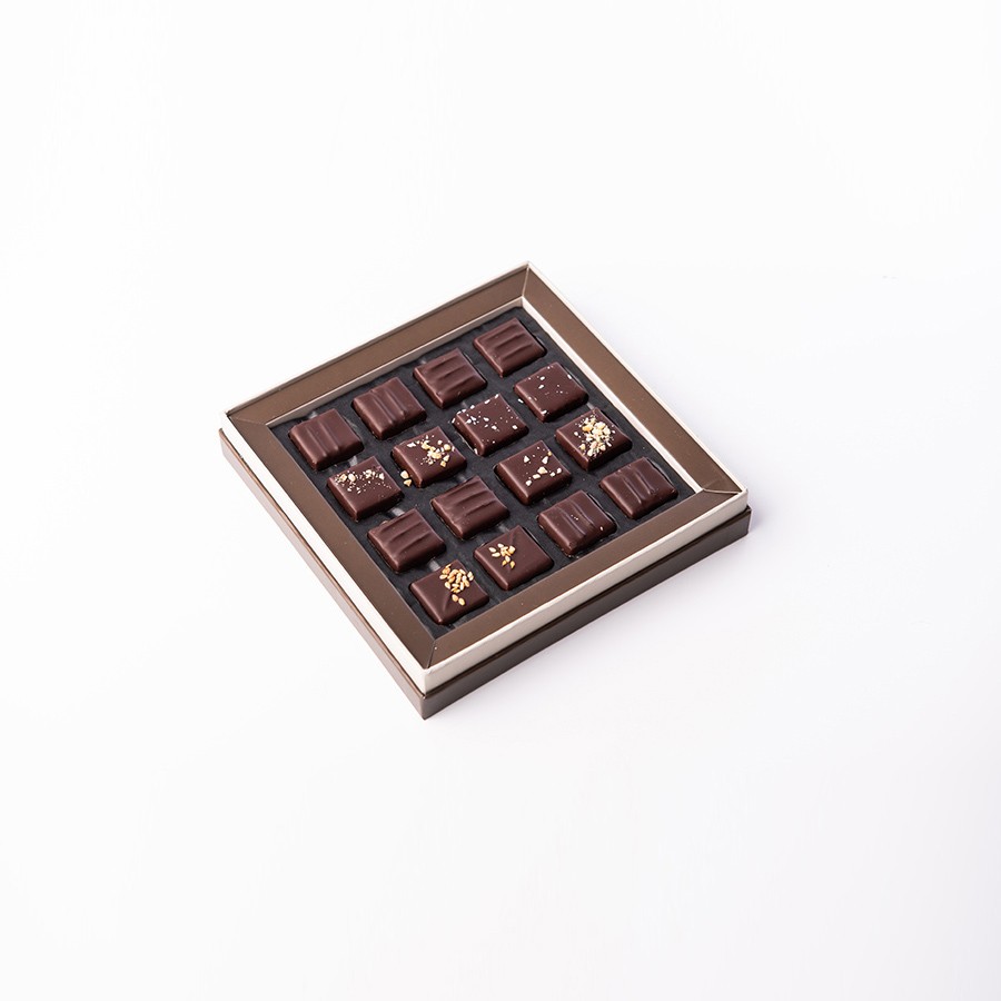 CHOCOLATS LOUIS - Coffret chocolat 40 Pralinés - Chocolat Noir et Lait -  Chocolat a offrir - Coffret cadeau - Fabrication Française Artisanale -  100% Beurre de Cacao : : Epicerie