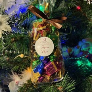 sachet de papillote dans un sapin de noël