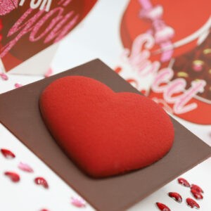 Coeur rouge en chocolat garnie de praliné